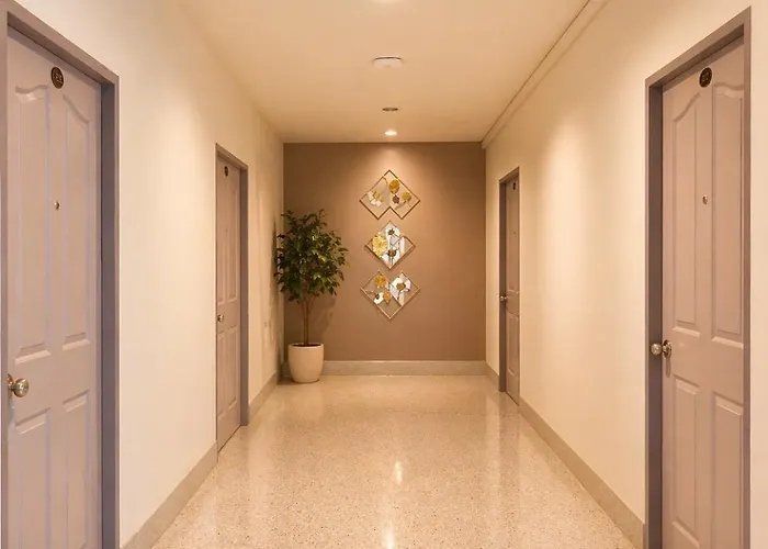 The Fifth Hotel 2*